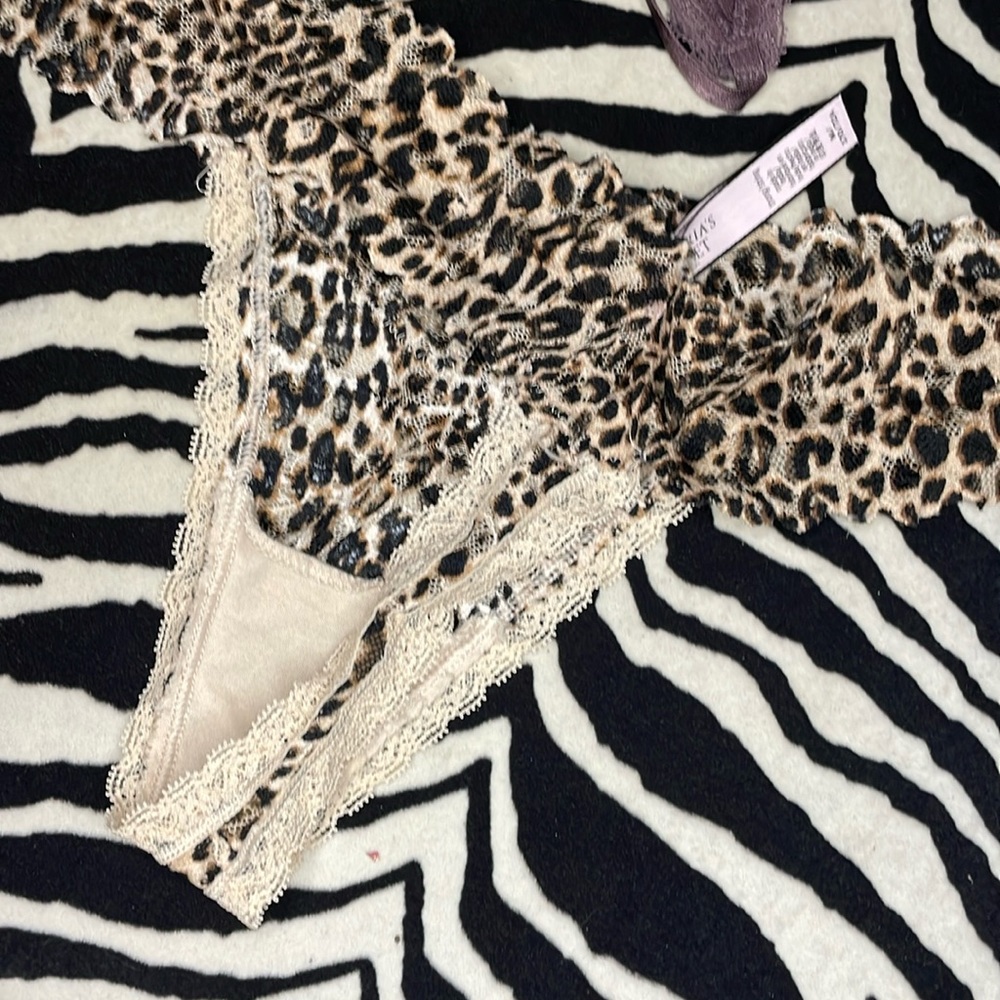 2 Victoria Secret Lace thongs - Picture 5 of 6